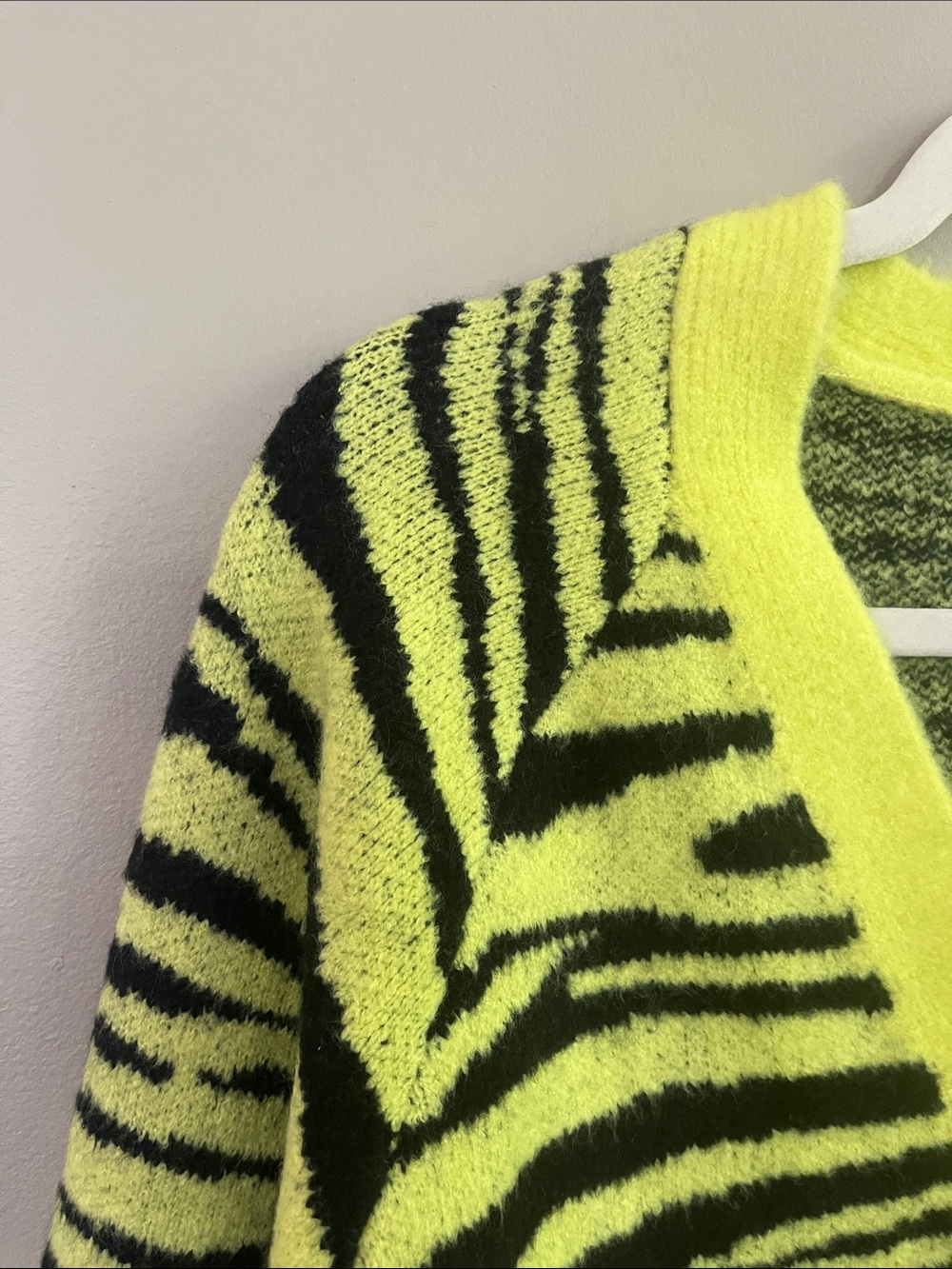 English Factory lime green/yellow crop v neck cardigan size medium size medium - Picture 5 of 11